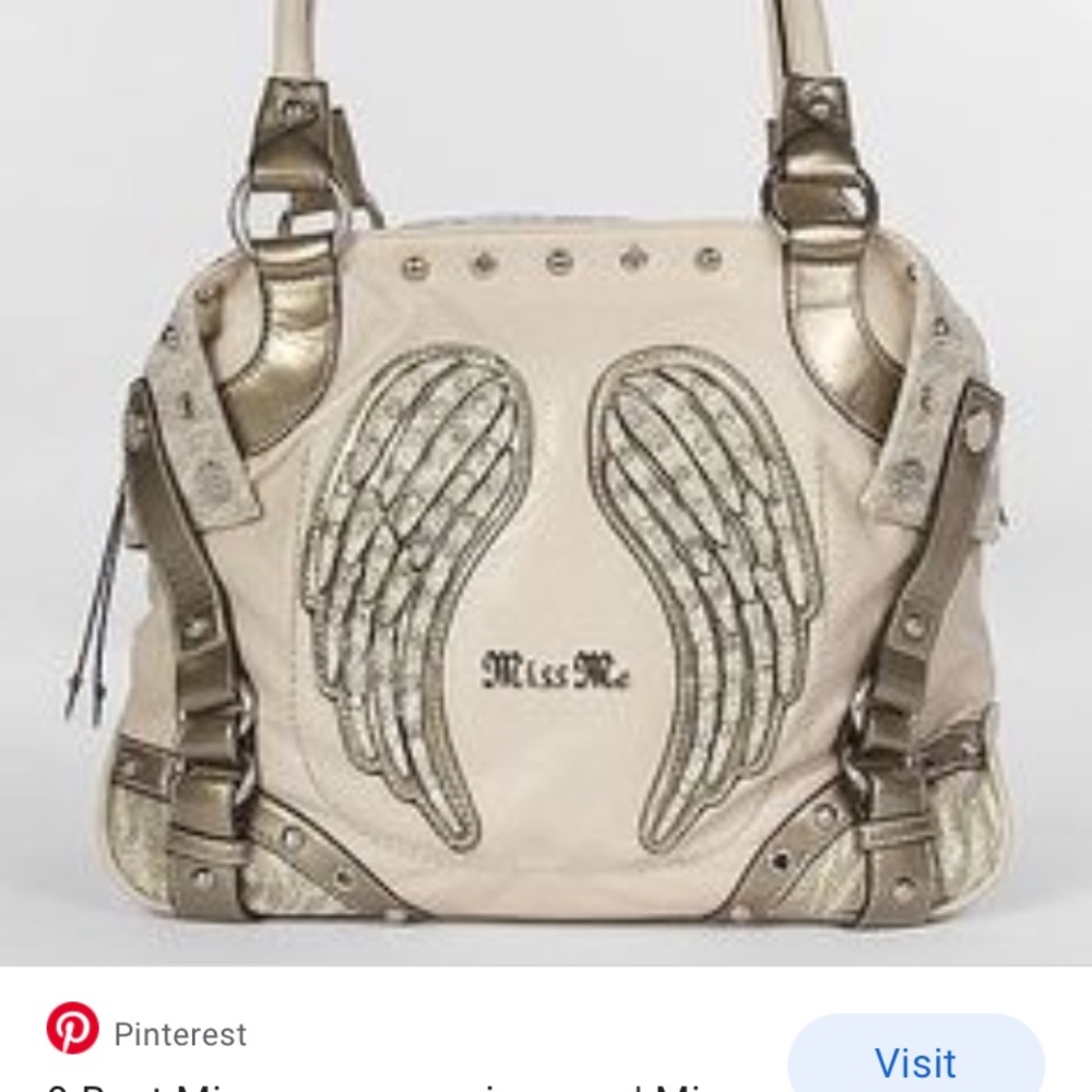 Looking for this purse please help